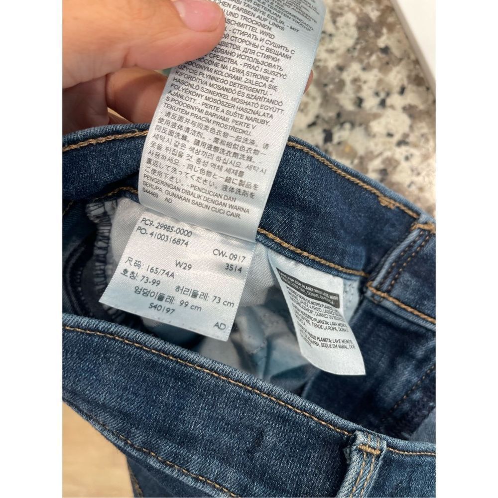 Levi Slimming Skinny Jeans - Picture 7 of 7